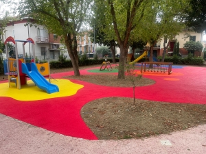 Nuova pavimentazione in gomma colata, Vallefoglia (Pesaro)