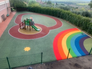 Nuova area giochi per bambini a Pergine Valdarno, provincia di Arezzo